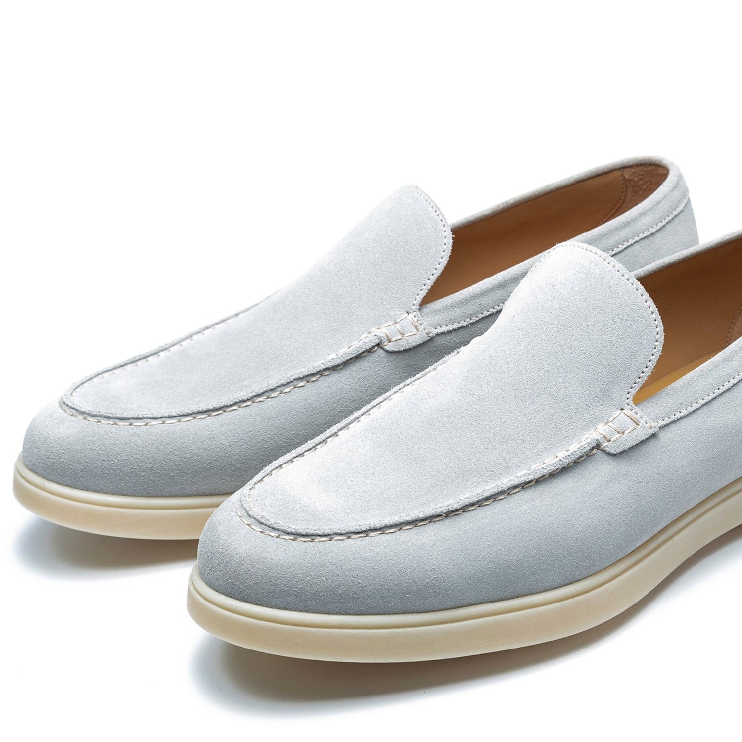 Mocasines TLB Mallorca modelo 2009 en ante color metalizado con suela de goma ligera y construcción Blake.