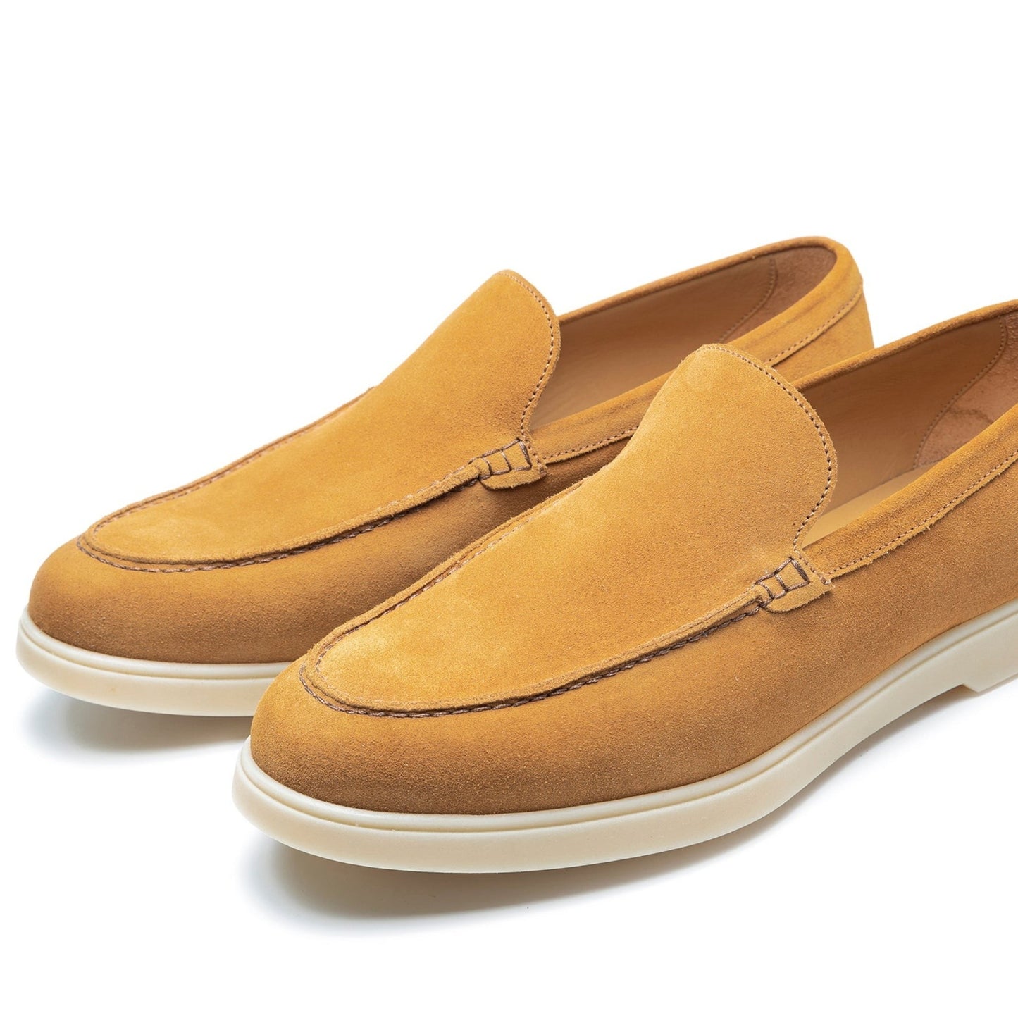 Mocasines TLB Mallorca 2009 en ante color segale con puntera tipo delantal y suela de goma ligera para mayor confort.
