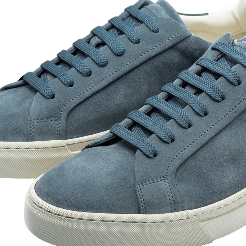 Zapatillas deportivas TLB Mallorca S2 de ante azul marino con suela de goma blanca y cordones a juego.
